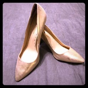 Enzo Angiolini brushes gold metallic pumps